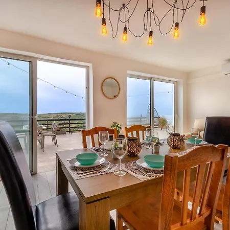 Hot Tub & Sea Views @ 3br Apt W/incredible Terrace דירה סן לורנץ
