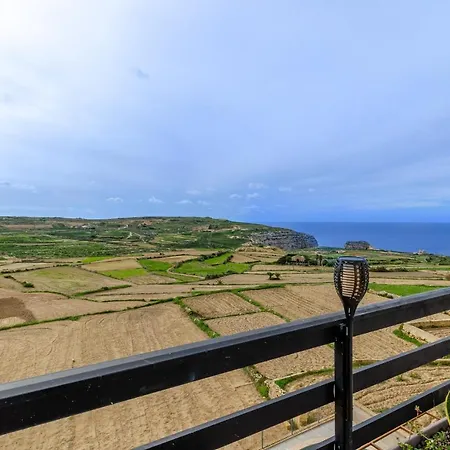 Hot Tub & Sea Views @ 3br Apt W/incredible Terrace *