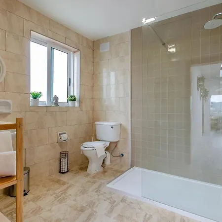 Hot Tub & Sea Views @ 3br Apt W/incredible Terrace דירה
