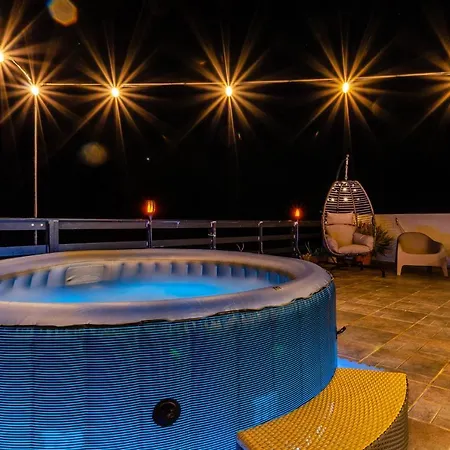 Hot Tub & Sea Views @ 3br Apt W/incredible Terrace
