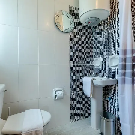 Hot Tub & Sea Views @ 3br Apt W/incredible Terrace